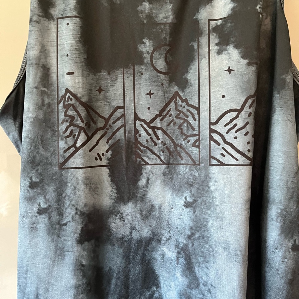Tie-Dye Mountain Graphic Tank Top - Black & Gray